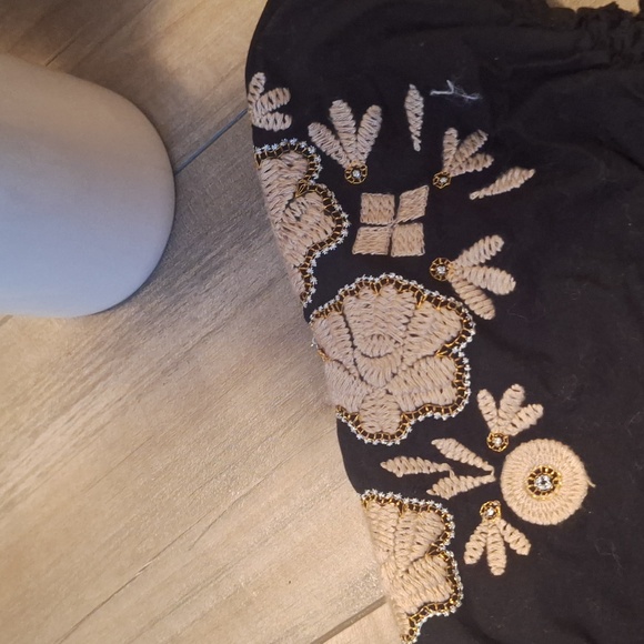 Embroiderd Top - Picture 2 of 9